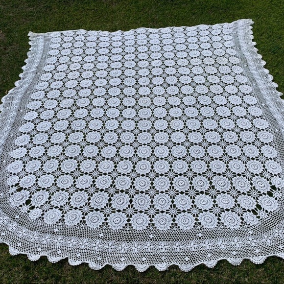 Bedspread - Picture 1 of 9